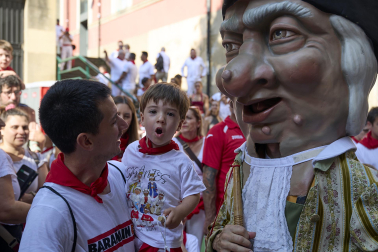 Foto de la salida de la Comparsa de Gigantes y Cabezudos este 9 de julio de San Fermín 2026