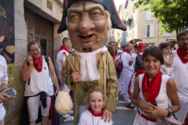 Foto de la salida de la Comparsa de Gigantes y Cabezudos este 9 de julio de San Fermín 2026