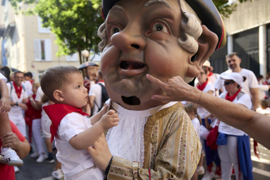 Foto de la salida de la Comparsa de Gigantes y Cabezudos este 9 de julio de San Fermín 2026