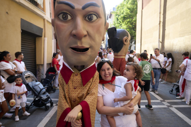 Foto de la salida de la Comparsa de Gigantes y Cabezudos este 9 de julio de San Fermín 2026