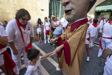 Foto de la salida de la Comparsa de Gigantes y Cabezudos este 9 de julio de San Fermín 2026