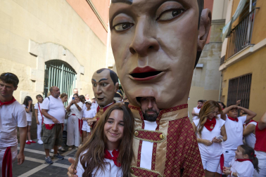 Foto de la salida de la Comparsa de Gigantes y Cabezudos este 9 de julio de San Fermín 2026