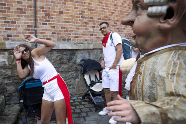 Foto de la salida de la Comparsa de Gigantes y Cabezudos este 9 de julio de San Fermín 2026