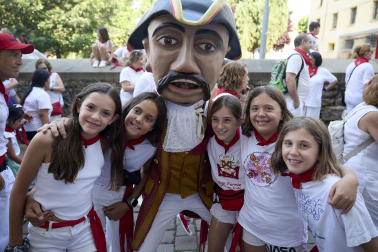 Foto de la salida de la Comparsa de Gigantes y Cabezudos este 9 de julio de San Fermín 2026
