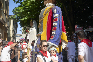 Foto de la salida de la Comparsa de Gigantes y Cabezudos este 9 de julio de San Fermín 2026