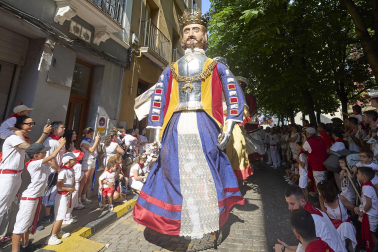 Foto de la salida de la Comparsa de Gigantes y Cabezudos este 9 de julio de San Fermín 2026