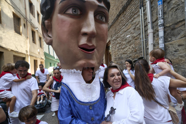 Foto de la salida de la Comparsa de Gigantes y Cabezudos este 9 de julio de San Fermín 2026