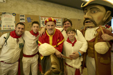 Foto de la salida de la Comparsa de Gigantes y Cabezudos este 9 de julio de San Fermín 2026