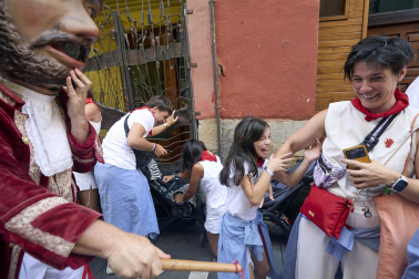 Foto de la salida de la Comparsa de Gigantes y Cabezudos este 9 de julio de San Fermín 2026