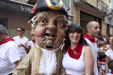 Foto de la salida de la Comparsa de Gigantes y Cabezudos este 9 de julio de San Fermín 2026