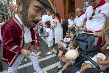 Foto de la salida de la Comparsa de Gigantes y Cabezudos este 9 de julio de San Fermín 2026