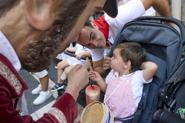 Foto de la salida de la Comparsa de Gigantes y Cabezudos este 9 de julio de San Fermín 2026