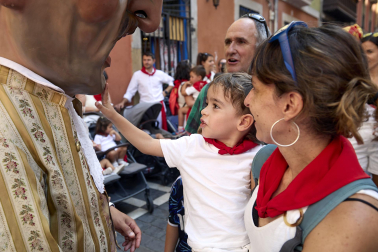 Foto de la salida de la Comparsa de Gigantes y Cabezudos este 9 de julio de San Fermín 2026