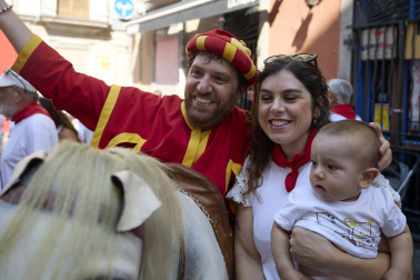 Foto de la salida de la Comparsa de Gigantes y Cabezudos este 9 de julio de San Fermín 2026