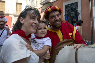 Foto de la salida de la Comparsa de Gigantes y Cabezudos este 9 de julio de San Fermín 2026