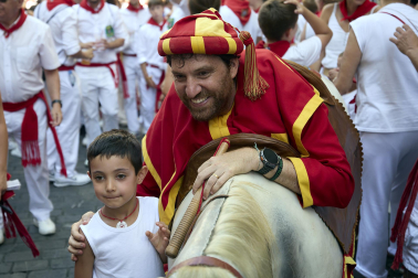 Foto de la salida de la Comparsa de Gigantes y Cabezudos este 9 de julio de San Fermín 2026