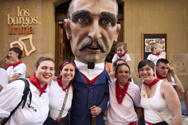 Foto de la salida de la Comparsa de Gigantes y Cabezudos este 9 de julio de San Fermín 2026