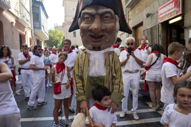 Foto de la salida de la Comparsa de Gigantes y Cabezudos este 9 de julio de San Fermín 2026