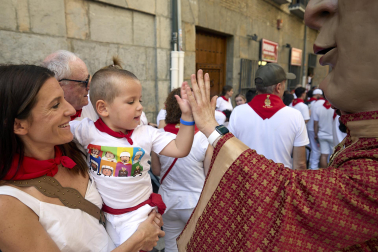 Foto de la salida de la Comparsa de Gigantes y Cabezudos este 9 de julio de San Fermín 2026