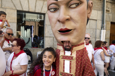 Foto de la salida de la Comparsa de Gigantes y Cabezudos este 9 de julio de San Fermín 2026
