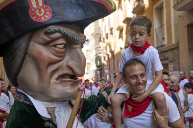 Foto de la salida de la Comparsa de Gigantes y Cabezudos este 9 de julio de San Fermín 2026