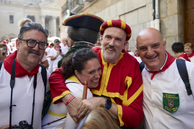 Foto de la salida de la Comparsa de Gigantes y Cabezudos este 9 de julio de San Fermín 2026