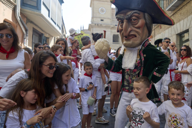 Foto de la salida de la Comparsa de Gigantes y Cabezudos este 9 de julio de San Fermín 2026