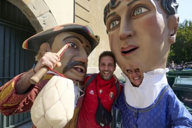 Foto de la salida de la Comparsa de Gigantes y Cabezudos este 9 de julio de San Fermín 2026