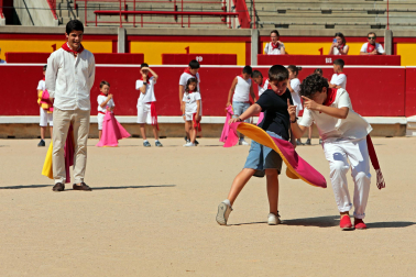 Los niños pudieron disfrutar de la primera jornada de los 'Toros en familia' en la plaza de toros de Pamplona este jueves, 9 de julio