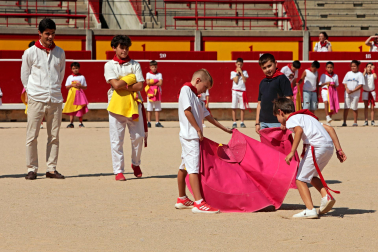 Los niños pudieron disfrutar de la primera jornada de los 'Toros en familia' en la plaza de toros de Pamplona este jueves, 9 de julio