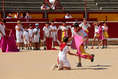 Los niños pudieron disfrutar de la primera jornada de los 'Toros en familia' en la plaza de toros de Pamplona este jueves, 9 de julio