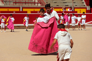Los niños pudieron disfrutar de la primera jornada de los 'Toros en familia' en la plaza de toros de Pamplona este jueves, 9 de julio