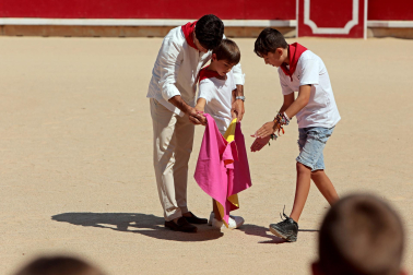 Los niños pudieron disfrutar de la primera jornada de los 'Toros en familia' en la plaza de toros de Pamplona este jueves, 9 de julio