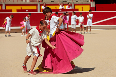 Los niños pudieron disfrutar de la primera jornada de los 'Toros en familia' en la plaza de toros de Pamplona este jueves, 9 de julio