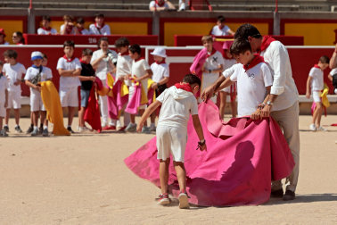 Los niños pudieron disfrutar de la primera jornada de los 'Toros en familia' en la plaza de toros de Pamplona este jueves, 9 de julio