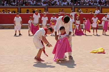 Los niños pudieron disfrutar de la primera jornada de los 'Toros en familia' en la plaza de toros de Pamplona este jueves, 9 de julio