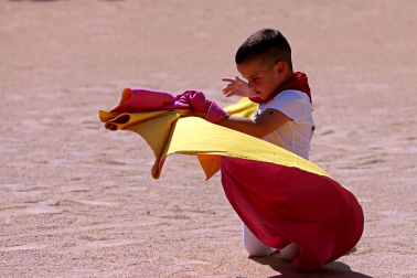 Los niños pudieron disfrutar de la primera jornada de los 'Toros en familia' en la plaza de toros de Pamplona este jueves, 9 de julio