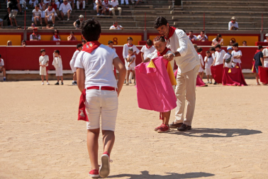 Los niños pudieron disfrutar de la primera jornada de los 'Toros en familia' en la plaza de toros de Pamplona este jueves, 9 de julio