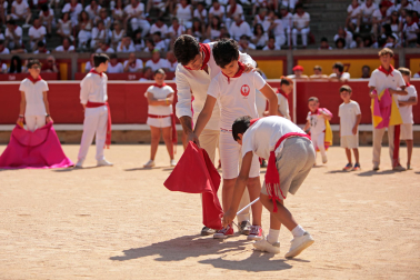 Los niños pudieron disfrutar de la primera jornada de los 'Toros en familia' en la plaza de toros de Pamplona este jueves, 9 de julio
