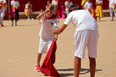 Los niños pudieron disfrutar de la primera jornada de los 'Toros en familia' en la plaza de toros de Pamplona este jueves, 9 de julio