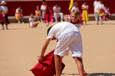 Los niños pudieron disfrutar de la primera jornada de los 'Toros en familia' en la plaza de toros de Pamplona este jueves, 9 de julio