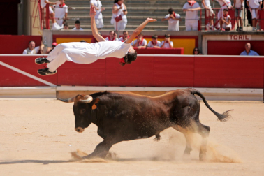 Los niños pudieron disfrutar de la primera jornada de los 'Toros en familia' en la plaza de toros de Pamplona este jueves, 9 de julio