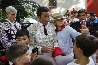 Fotos de la tercera corrida de la Feria del Toro 2026 con toros de Victoriano del Río para los diestros Alejandro Talavante, Roca Rey y David de Miranda