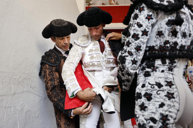 Fotos de la tercera corrida de la Feria del Toro 2026 con toros de Victoriano del Río para los diestros Alejandro Talavante, Roca Rey y David de Miranda
