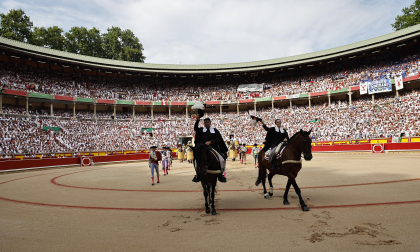 Fotos de la tercera corrida de la Feria del Toro 2026 con toros de Victoriano del Río para los diestros Alejandro Talavante, Roca Rey y David de Miranda