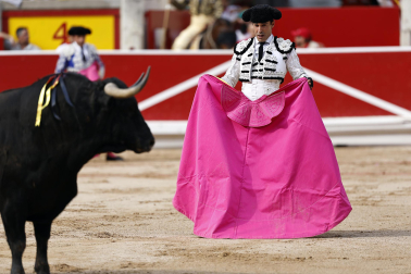 Fotos de la tercera corrida de la Feria del Toro 2026 con toros de Victoriano del Río para los diestros Alejandro Talavante, Roca Rey y David de Miranda