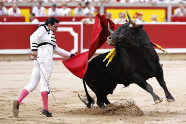Fotos de la tercera corrida de la Feria del Toro 2026 con toros de Victoriano del Río para los diestros Alejandro Talavante, Roca Rey y David de Miranda