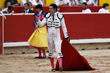 Fotos de la tercera corrida de la Feria del Toro 2026 con toros de Victoriano del Río para los diestros Alejandro Talavante, Roca Rey y David de Miranda