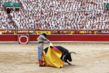 Fotos de la tercera corrida de la Feria del Toro 2026 con toros de Victoriano del Río para los diestros Alejandro Talavante, Roca Rey y David de Miranda