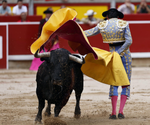 Fotos de la tercera corrida de la Feria del Toro 2026 con toros de Victoriano del Río para los diestros Alejandro Talavante, Roca Rey y David de Miranda